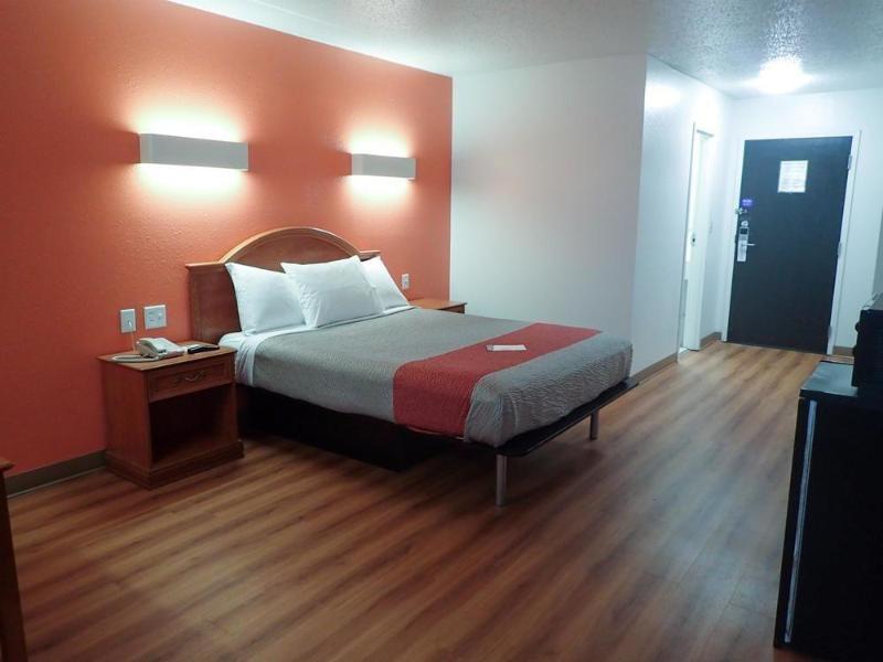 Red Lion Inn & Suites Pontoon Beach Eksteriør bilde