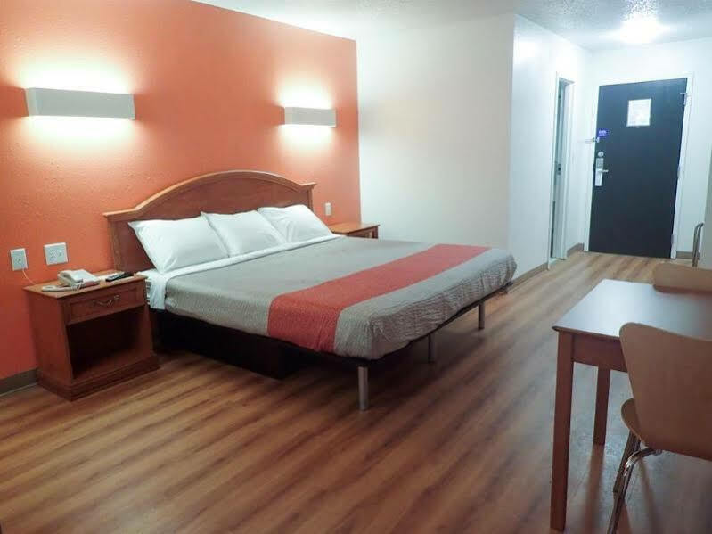 Red Lion Inn & Suites Pontoon Beach Eksteriør bilde